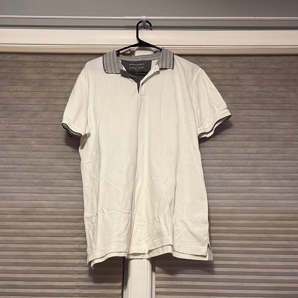 Banana Republic White and Gray Polo Shirt Classic Design